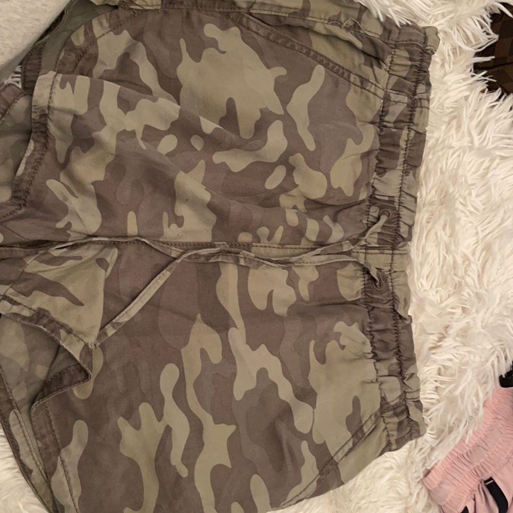 Camo American Eagle shorts!!